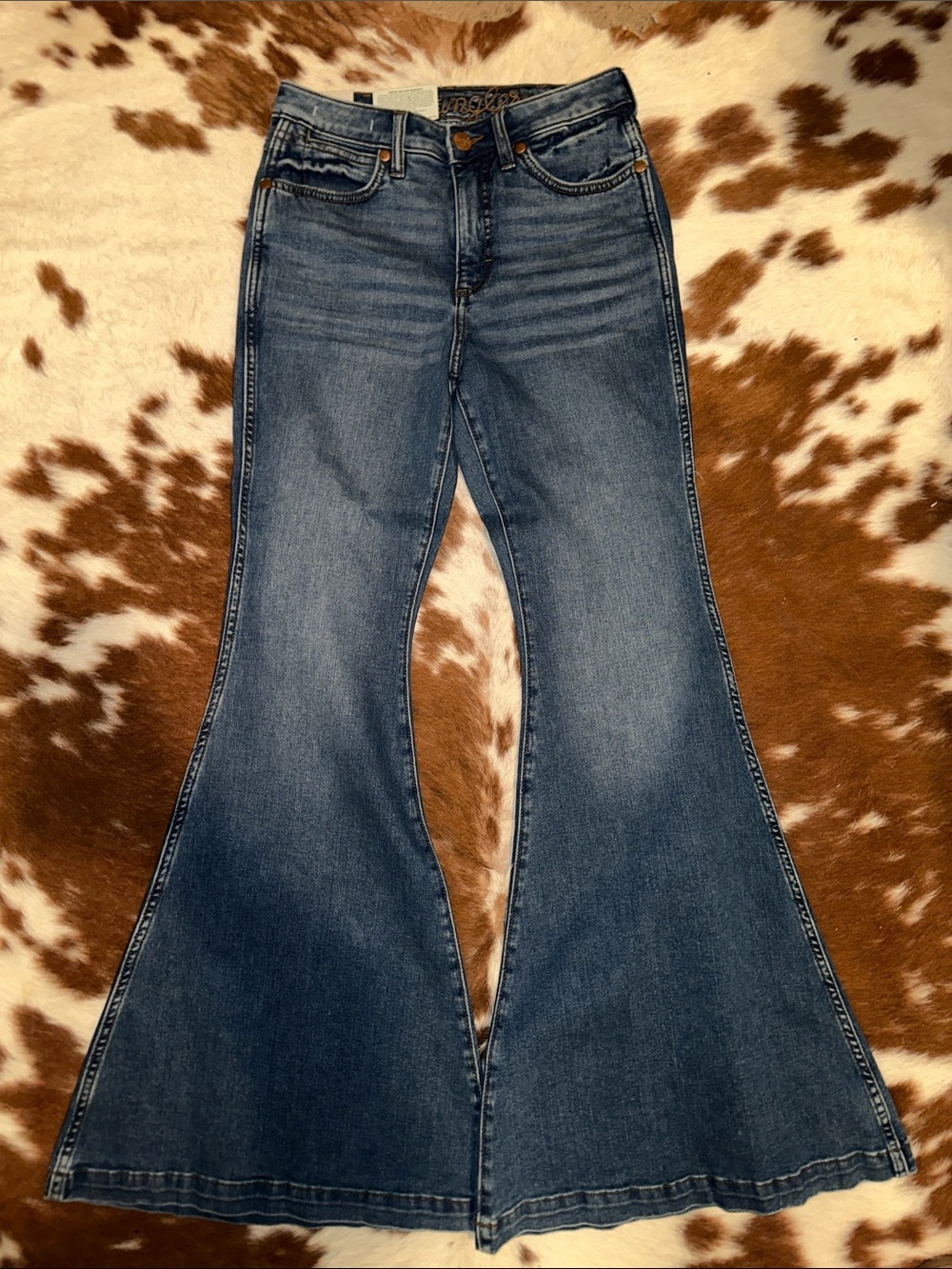 NWT Wrangler Retro Flare Jeans! Size 27x34!